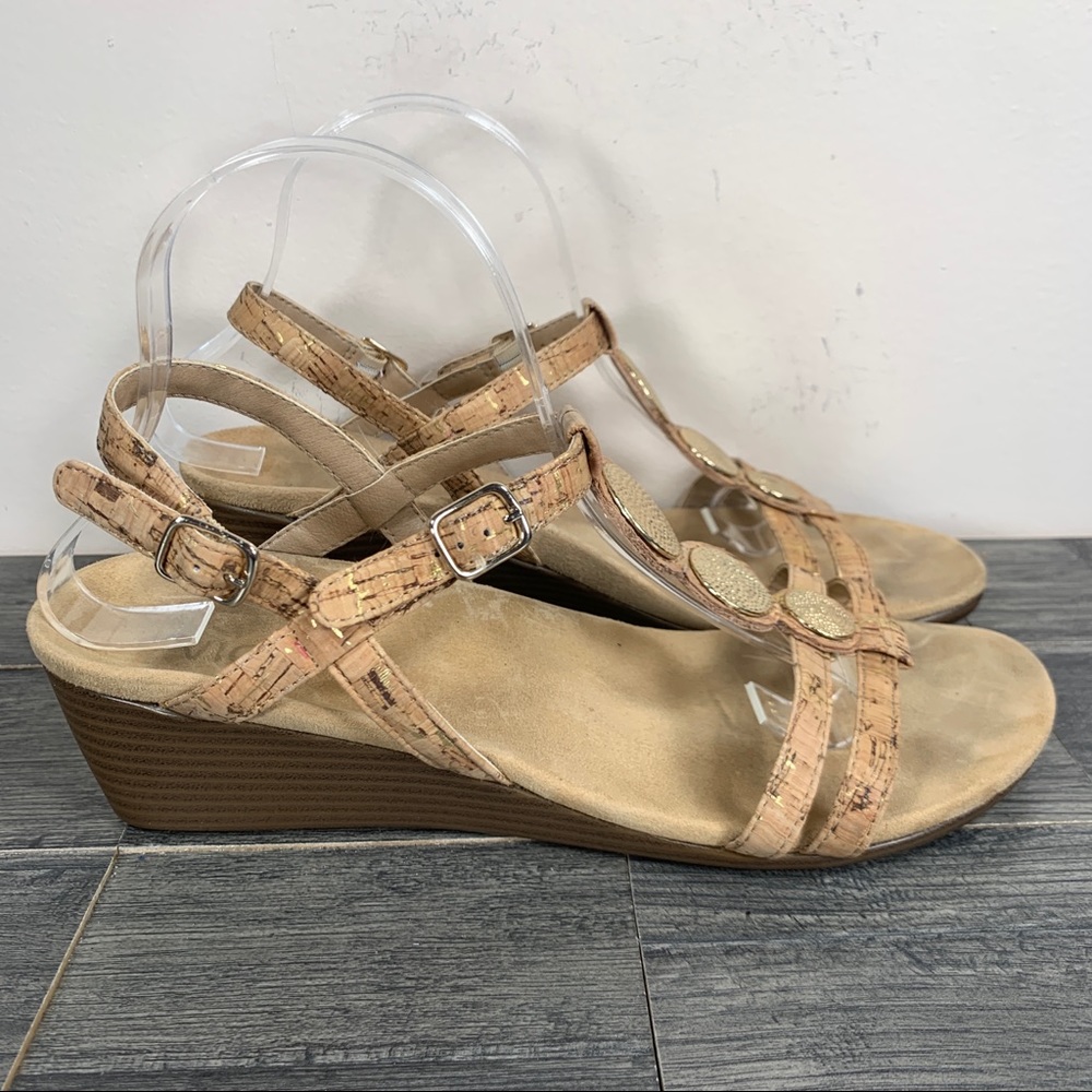 Vionic Noleen Medallion T-Strap Wedge Sandals
